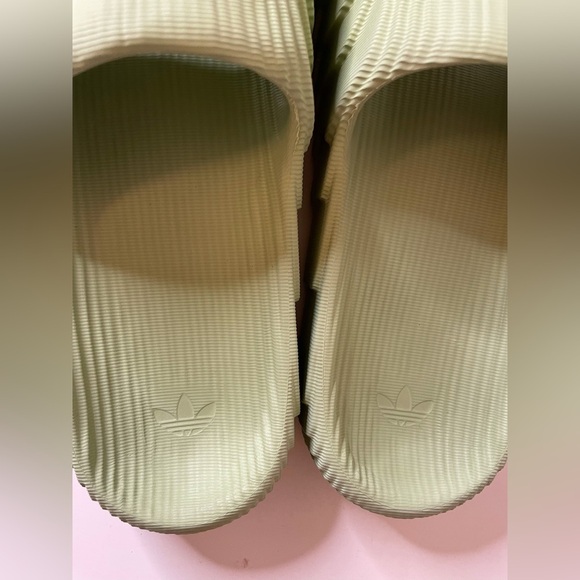 Adidas Men’s Adilette 22 Slides “Magic Lime” Slip On Sandals Size 10 - Picture 10 of 13